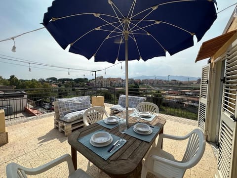Property building, View (from property/room), Balcony/Terrace, Dining area