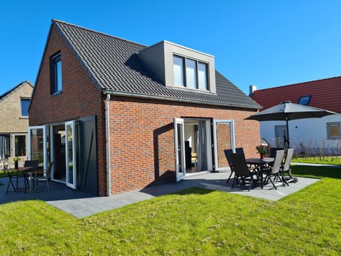 Property building, Patio, Garden