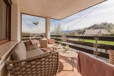 Balcony/Terrace, Mountain view