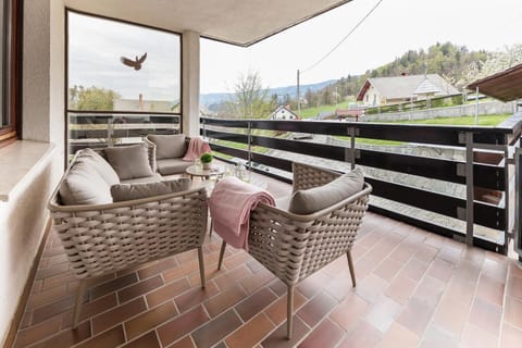 Balcony/Terrace, Mountain view