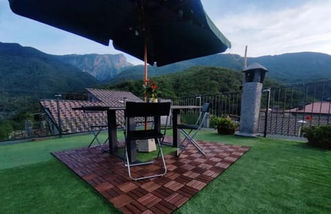 Balcony/Terrace, Mountain view