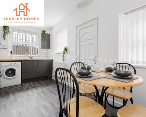 Newly renovated 4bed - Free parking - City Links By Hinkley Homes Short Lets & Serviced Accommodation House in Liverpool