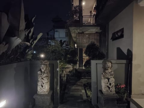 Putra Bisma Guesthouse Bed and Breakfast in Ubud