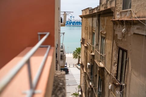 Neighbourhood, Sea view, Street view