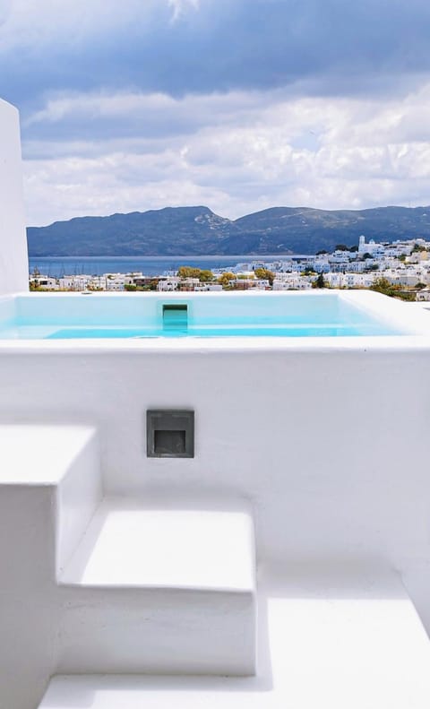 Day, Swimming pool