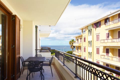 Property building, Patio, Day, Natural landscape, View (from property/room), Balcony/Terrace, Dining area, Sea view