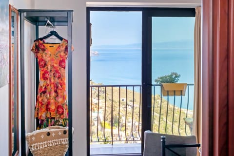 Natural landscape, View (from property/room), Balcony/Terrace, Bedroom, Sea view