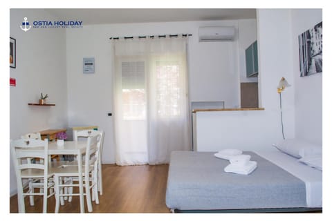 Bed, Dining area
