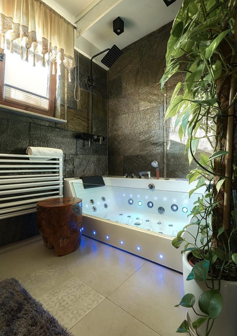 Hot Tub, Hot Tub, Bathroom, Bath