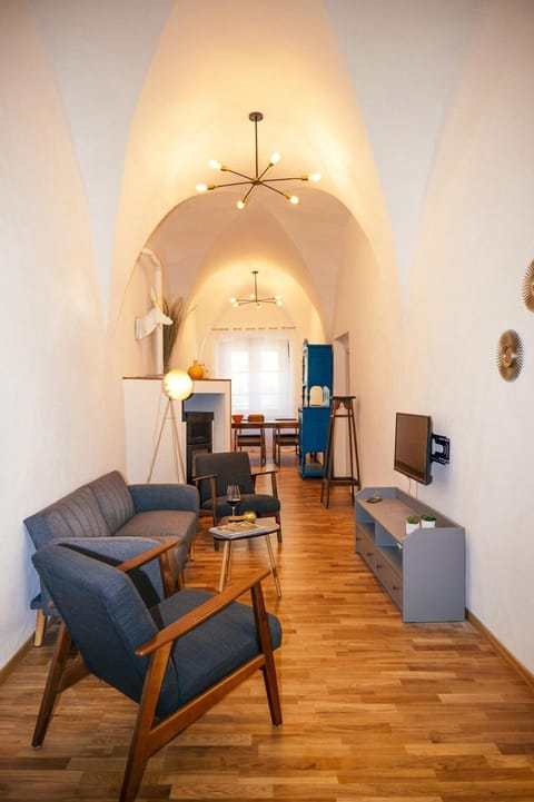 Communal lounge/ TV room, Living room, Seating area