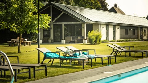 Facade/entrance, Spring, Day, People, Activities, Summer, Garden, Garden, Balcony/Terrace, Balcony/Terrace, Other, Decorative detail, On site, Meeting/conference room, Garden view, Area and facilities, Area and facilities