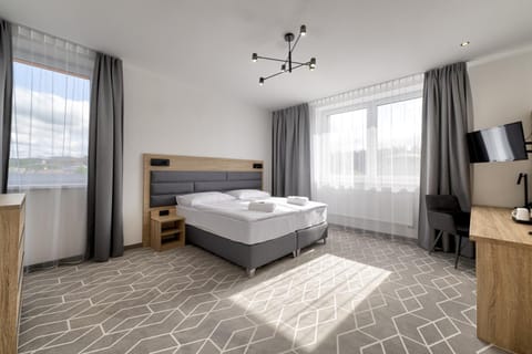 TV and multimedia, Photo of the whole room, Bedroom, hair dresser