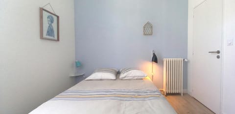 Bedroom, internet