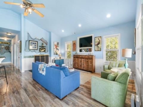 Atlantis Blue - Relaxing beach getaway home directly across the street from beach access! home House in Kure Beach