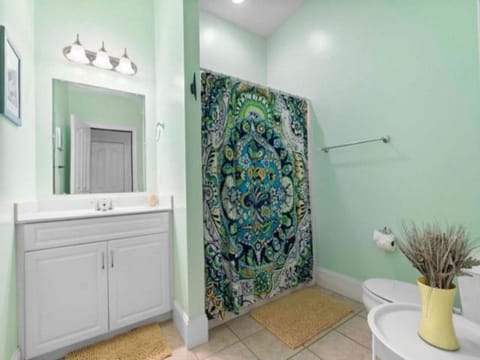 After Dune Delight - Relax and unwind in this fun and spacious 3 story home, Light, Bright, and close to everything! townhouse House in Carolina Beach