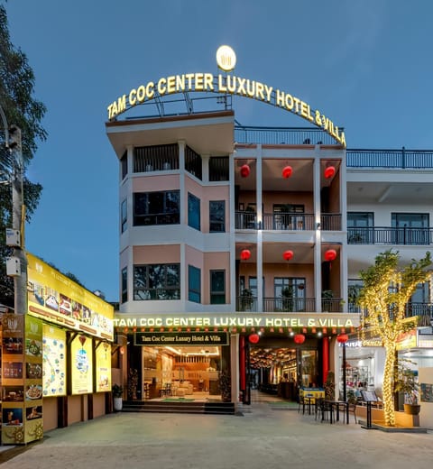 Property building, Day, City view, Location