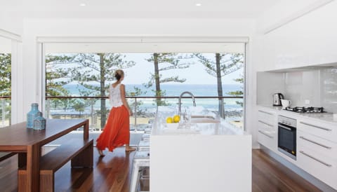 Kitchen or kitchenette, Dining area, Sea view