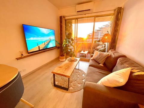 Communal lounge/ TV room, TV and multimedia, Living room, Seating area