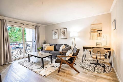 Condo with king bed, walk to Microsoft & park House in Redmond