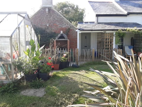 Property building, Facade/entrance, Garden