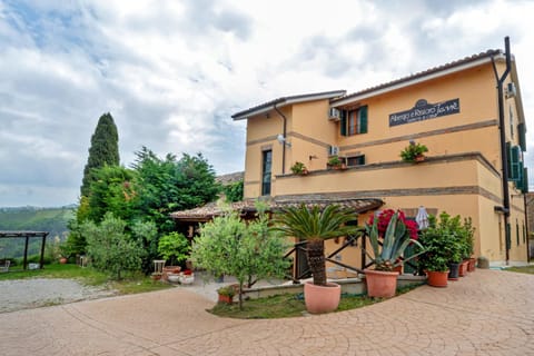 Property building, Garden, Mountain view, Parking