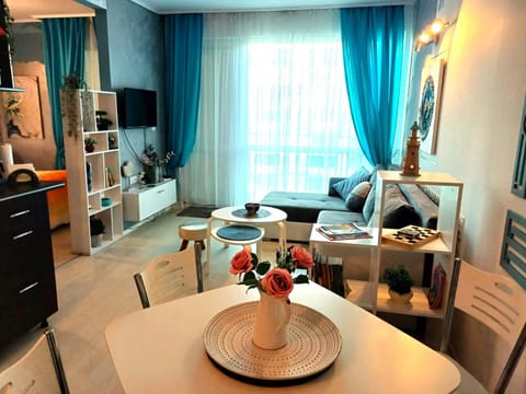 Communal lounge/ TV room, Seating area, Dining area