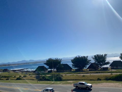 Mountain view, Sea view