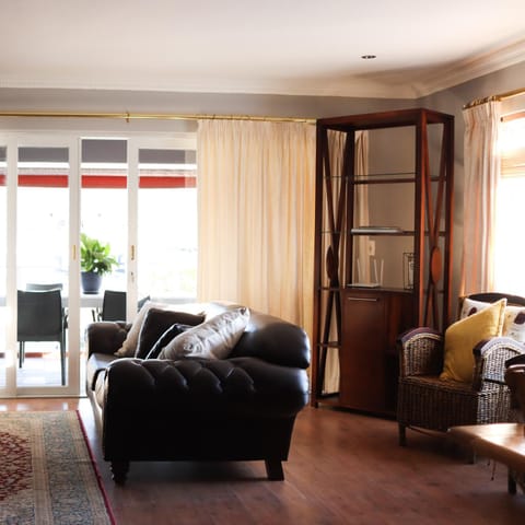 Patio, TV and multimedia, Lounge or bar, Seating area