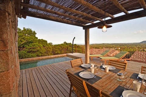 Balcony/Terrace, Swimming pool, Sunrise