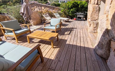 Patio, Day, Balcony/Terrace