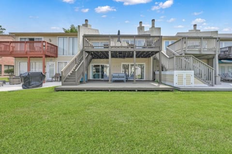 Waterfront Townhouse, 2-Story Deck House in Lake Conroe