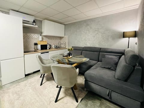 Kitchen or kitchenette, Seating area