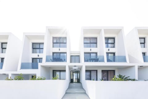 Property building, Facade/entrance, Balcony/Terrace