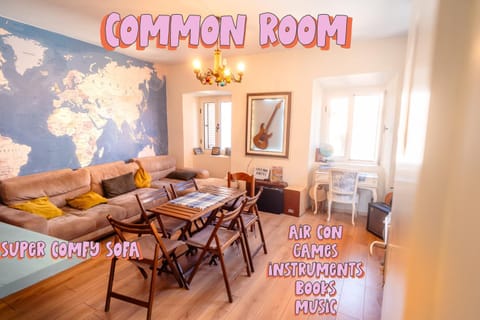 Living room, Seating area