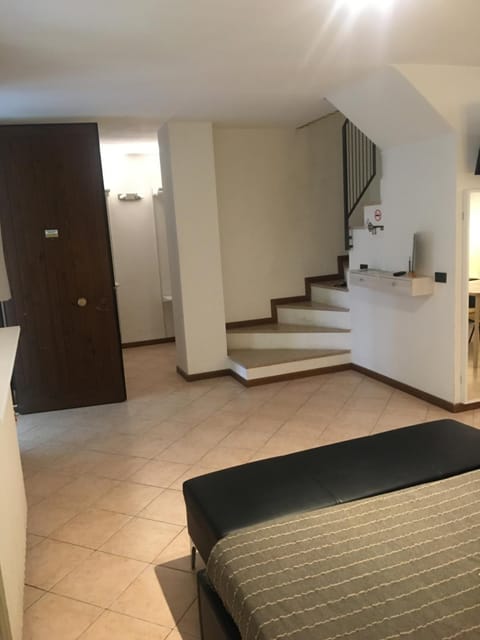 Property building, Bed, Kitchen or kitchenette, Photo of the whole room, Bedroom