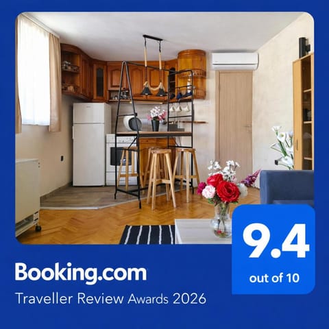 Kitchen or kitchenette, Dining area, Logo/Certificate/Sign, Certificate/Award, minibar, oven, stove, air conditioner