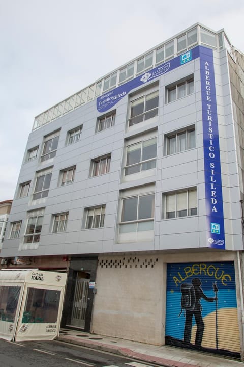 Property building, Communal lounge/ TV room, View (from property/room), Balcony/Terrace, Lounge or bar, Food and drinks, Banquet/Function facilities, Decorative detail, Communal kitchen, City view, Landmark view, Mountain view