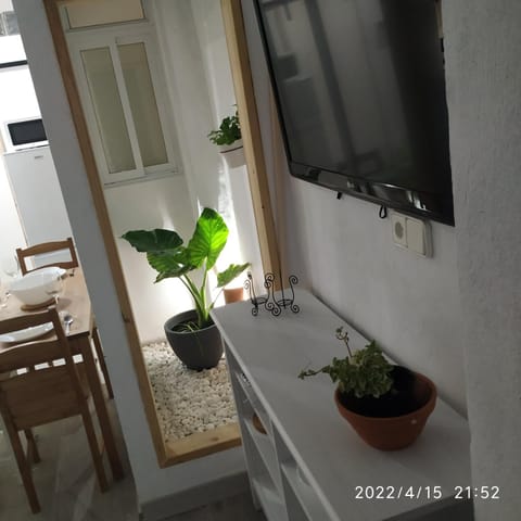 Communal lounge/ TV room, TV and multimedia, Dining area