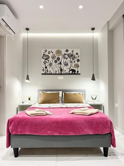 Bed, Photo of the whole room, Bedroom, air conditioner