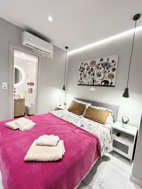 Bed, Photo of the whole room, Bedroom, towels, air conditioner