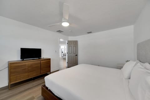 Seminole Resort Style Heated Pool Home House in Florida