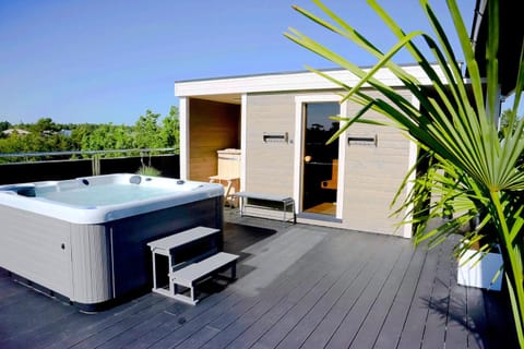 Hot Tub, Sauna, Balcony/Terrace, Swimming pool