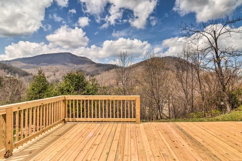 Waynesville Smart Cabin with Hot Tub and Views! Cabin in Maggie Valley