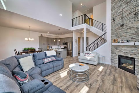 Inviting Hideout Townhome with Balcony and Lake Views! House in Hideout