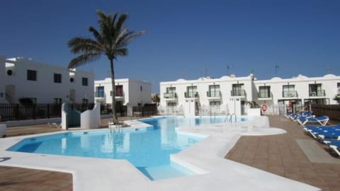 Pool view, Swimming pool, sunbed