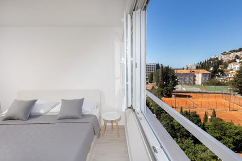 Bed, Bird's eye view, View (from property/room), View (from property/room), Tennis court, Bedroom, City view