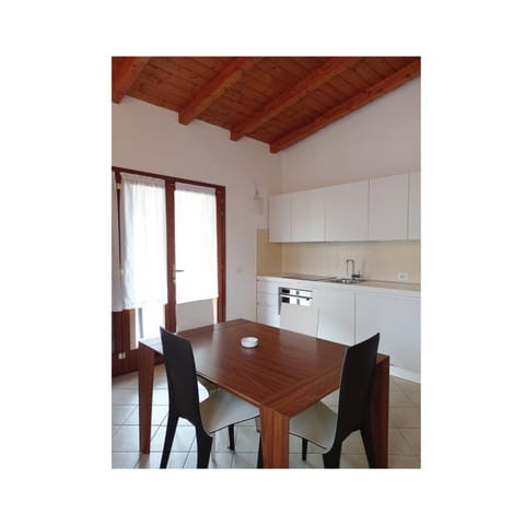 Kitchen or kitchenette, Dining area, dishwasher