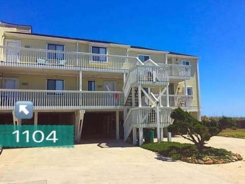 Beach Blanket - Spacious condo with Private beach access and resort amenities! condo Apartment in Kure Beach