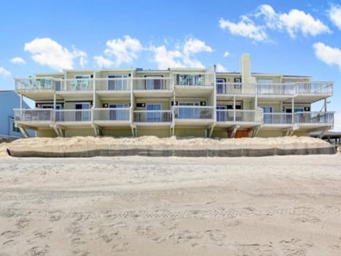Beach Blanket - Spacious condo with Private beach access and resort amenities! condo Apartment in Kure Beach