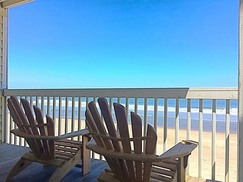 Beach Blanket - Spacious condo with Private beach access and resort amenities! condo Apartment in Kure Beach
